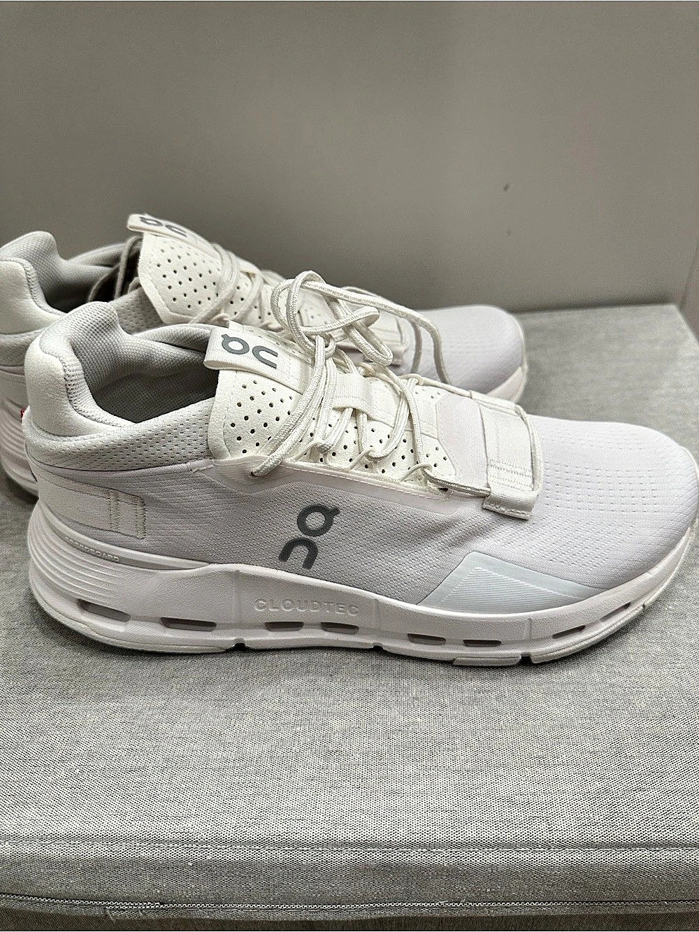 On Cloudnova 2 men’s Athletic Shoes White US 7.5 new in box